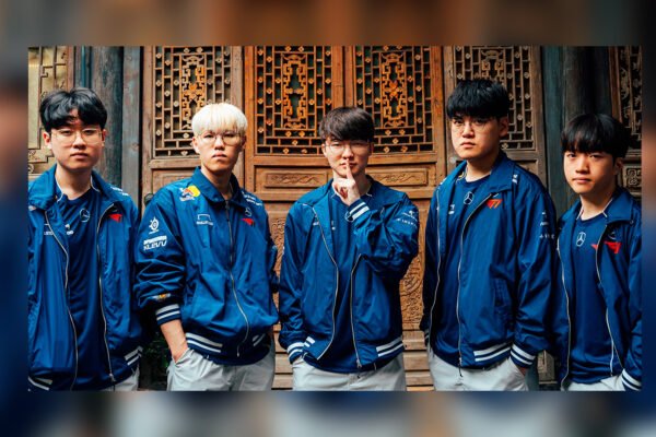 Imagen completa de los jugadores de T1 durante el MSI