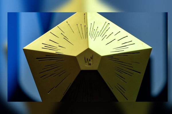 Fotografía del escudo de la LEC, trofeo del campeón de la temporada