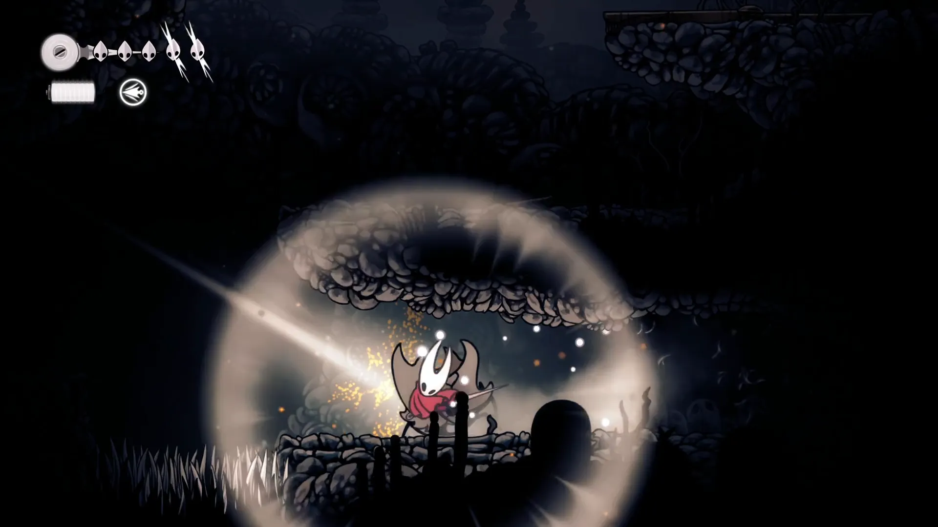 Enemigo quitándole dos máscaras a Hornet